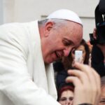 Indonesia: minacce online a Papa Francesco, 7 arresti